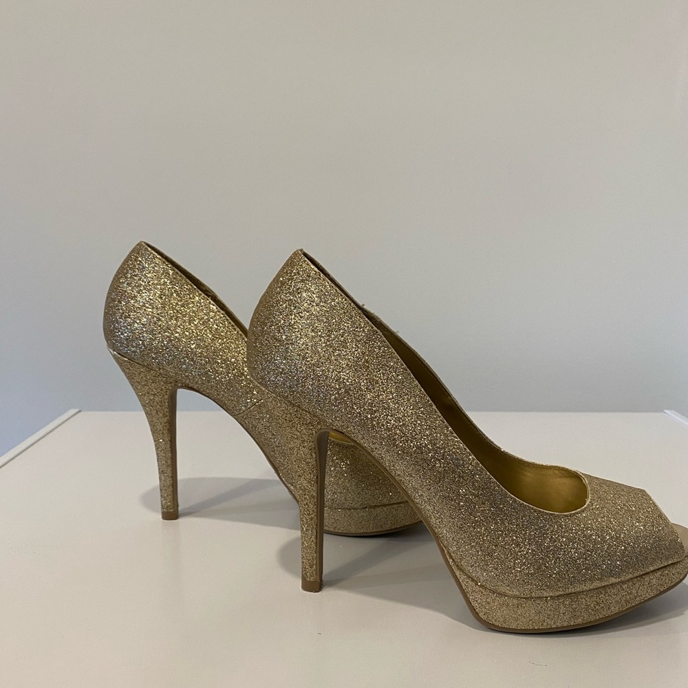 Selling Fioni Dress Heels - Gold sparkly - Size 9